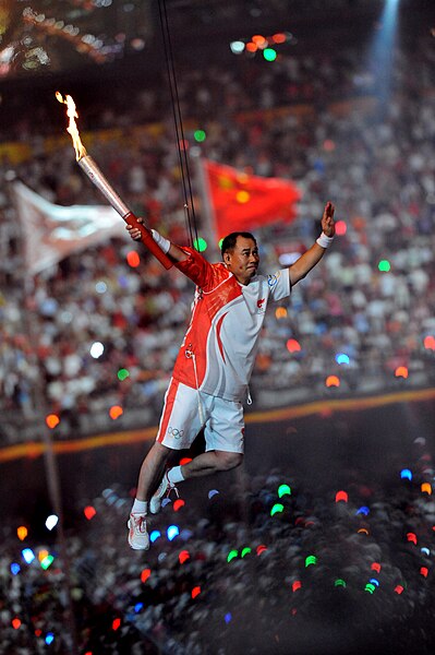 Fil:Li Ling during 2008 Summer Olympics opening ceremony.jpg