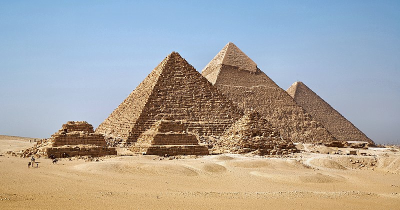Fil:All Gizah Pyramids-2.jpg
