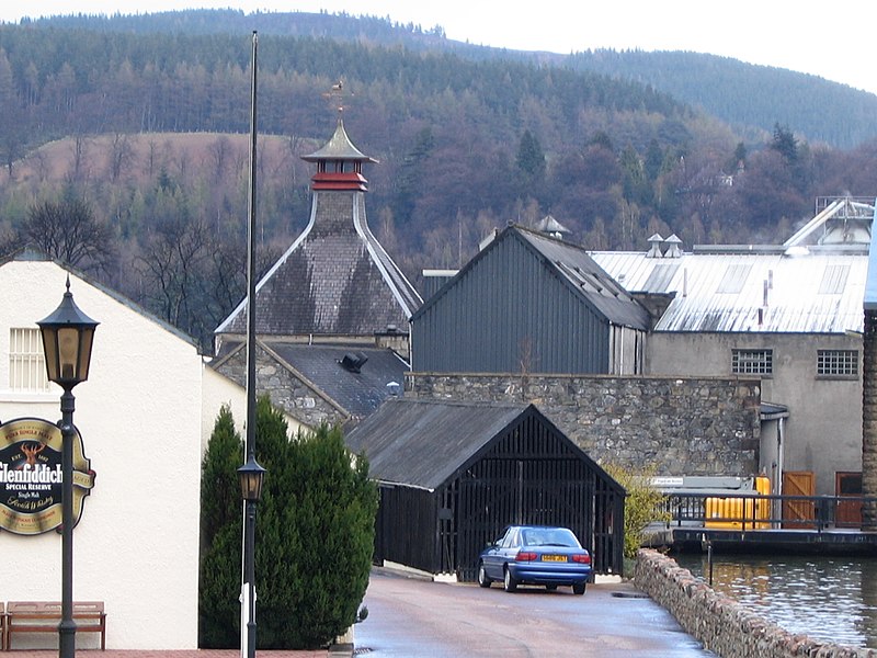 Fil:Glenfiddich Distillery.jpg