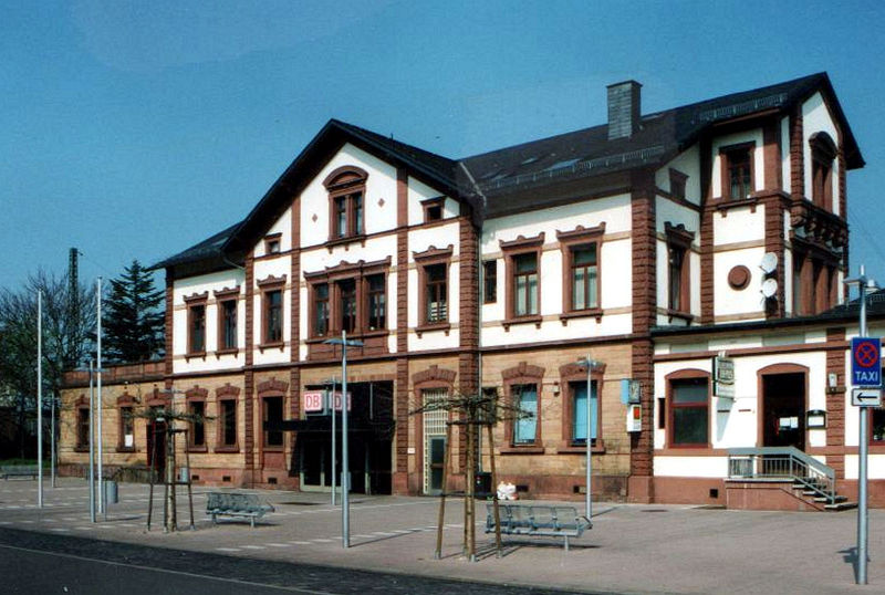 Fil:Bahnhof St Ingbert.jpg