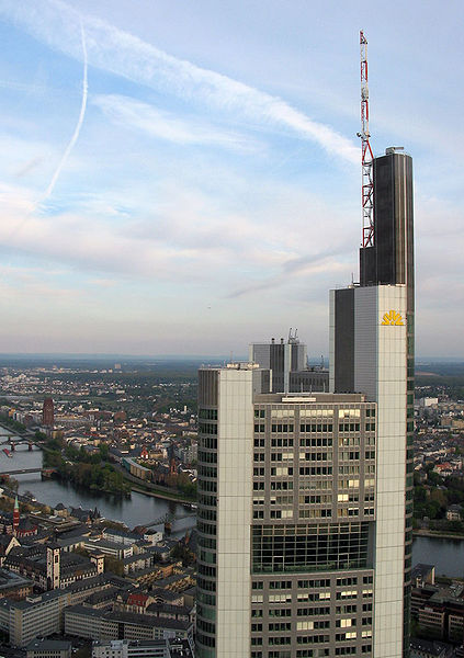 Fil:Commerzbank Tower from Main Tower.jpg