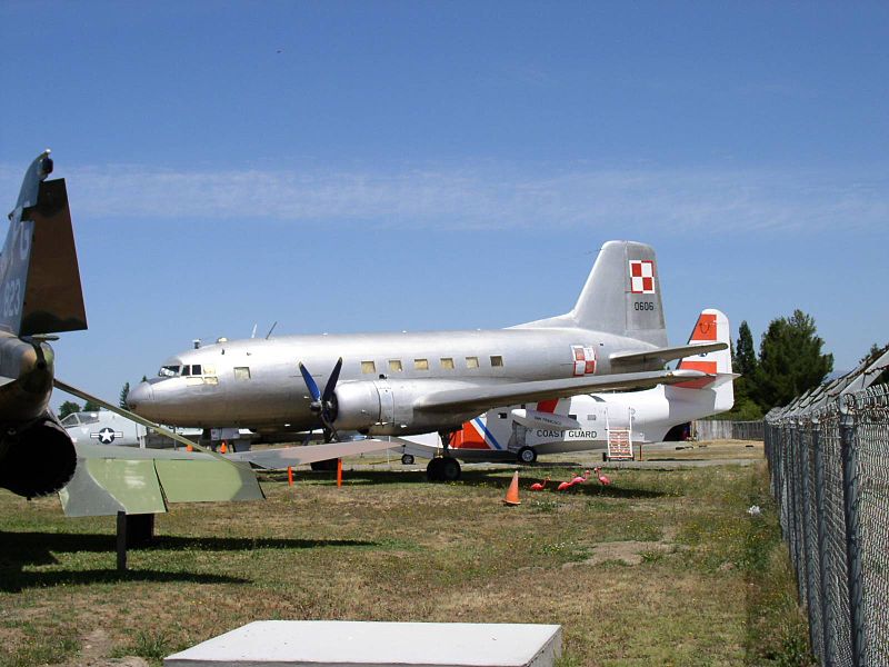 Fil:Ilyushin Il-14 (Polish insignia).jpg