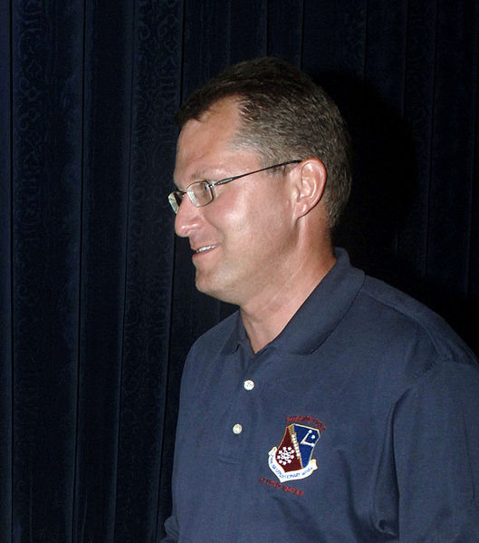 Fil:Dave Pelzer USAF.jpg