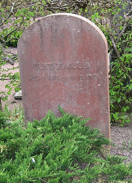 Fil:Grave of swedish bishop and professor gustaf aulén.jpg
