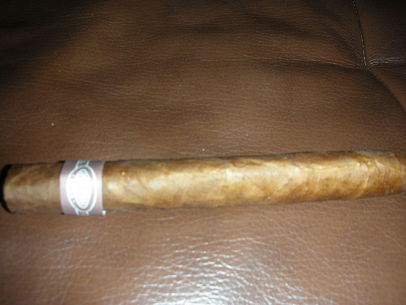 Fil:José L. Piedra cigar.JPG