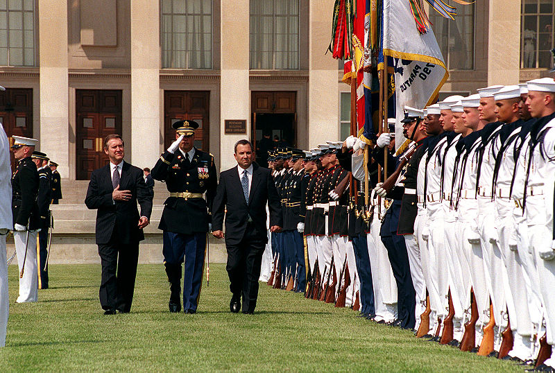 Fil:Barak pentagon 1999.jpg