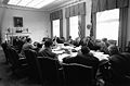 USA:s president John F. Kennedy och hans rådgivare inom National Security Council diskuterar den allvarliga Kubakrisen 1962.