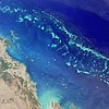 Satellitbild över Stora barriärrevet utanför Queenslands kust, Australien.