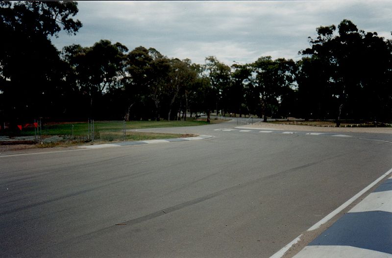 Fil:Adelaide Grand Prix Track Senna Chicane.jpeg