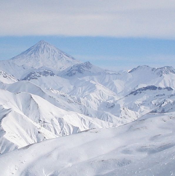 Fil:Damavand from dizin.jpg