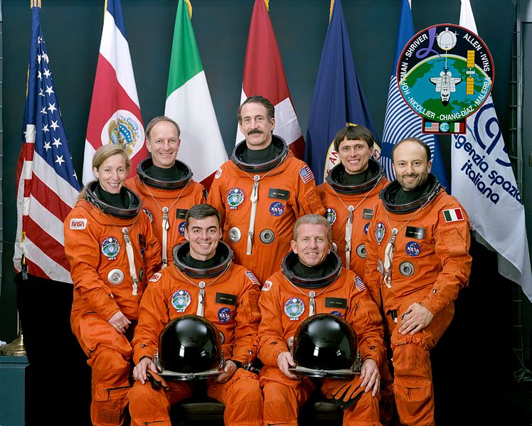 Fil:Sts-46 crew.jpg