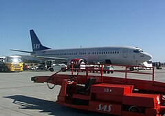 SAS-boeing-737-600-alesund-airport-aes.jpg