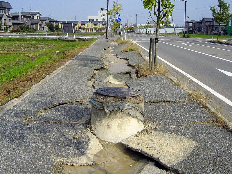 Fil:Chuetsu earthquake-earthquake liquefaction1.jpg
