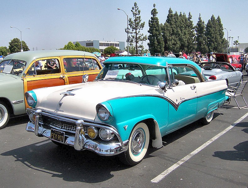 Fil:1955 Ford Fairlane Victoria.jpg