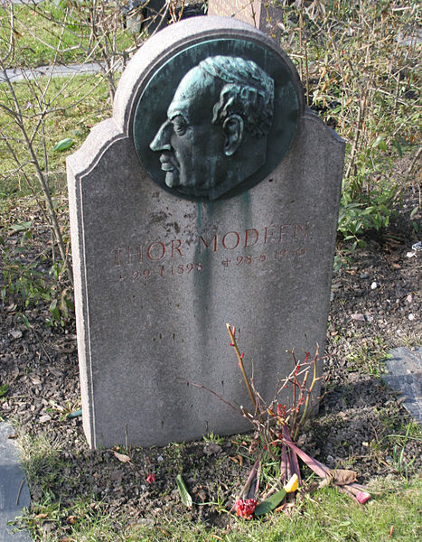 Fil:Thor Modeen gravestone.jpg