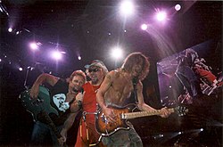 Van Halen under sin återföreningsperiod 2004, från vänster till höger: Michael Anthony, Sammy Hagar, Eddie Van Halen.