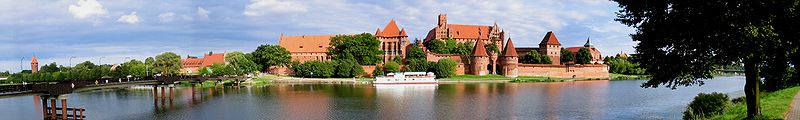 Fil:Marienburg 2004 Panorama.jpg