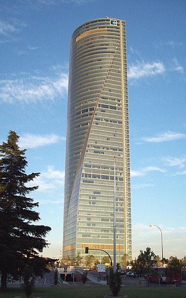 Fil:Torre Espacio (Madrid) 05a.jpg