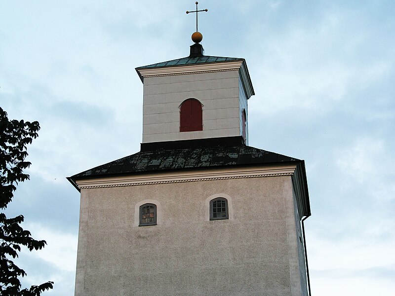 Fil:N Möckleby church tower.jpg