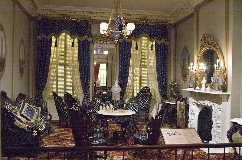 Fil:Photograph of a Rococo Revival Parlor in the Metropolitan.jpg