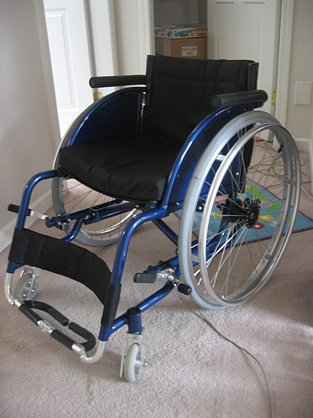 Fil:Blue-lightweight-wheelchair.jpg