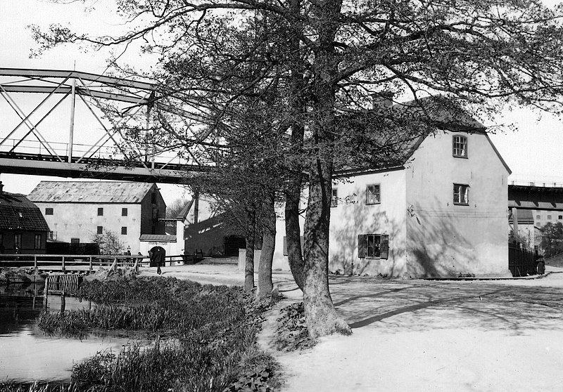 Fil:Danviken Kvarndammen och mjölnargården vid Danviken 5 juni 1909 l Liten.jpg