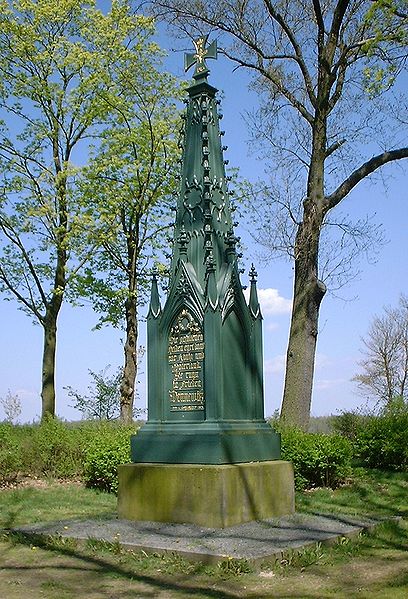 Fil:Dennewitz Denkmal.jpg