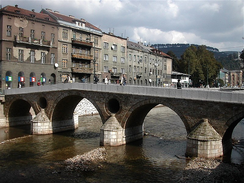 Fil:Sarajevo princip bruecke.jpg