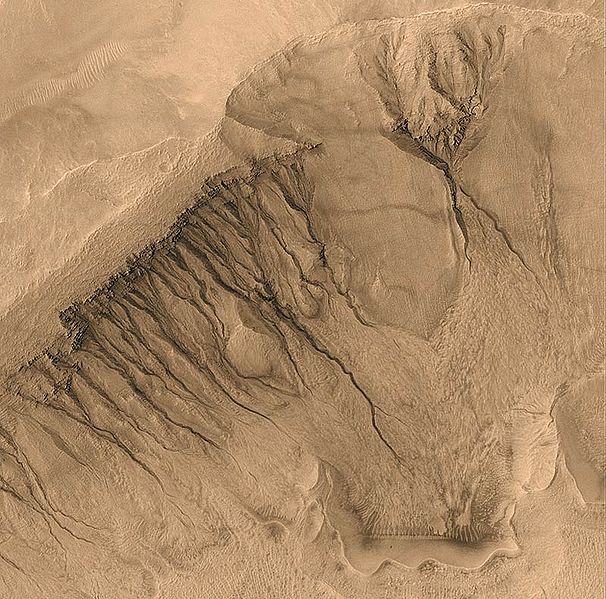 Fil:Mars gullies.800px.jpg