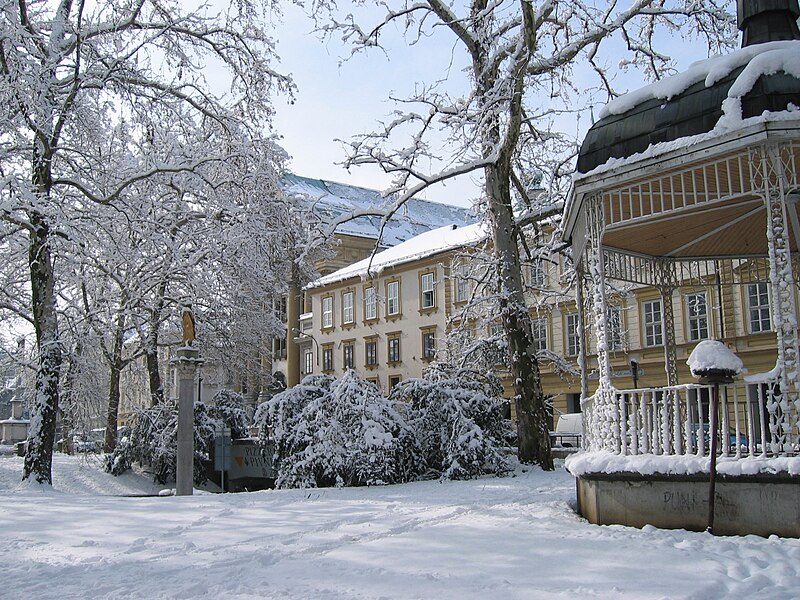 Fil:Ljubljana-Kongresni trg.JPG