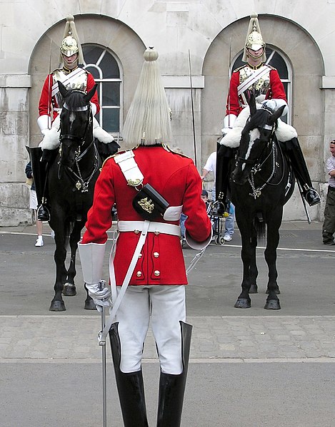 Fil:Ceremony.lifeguard.london.arp.jpg