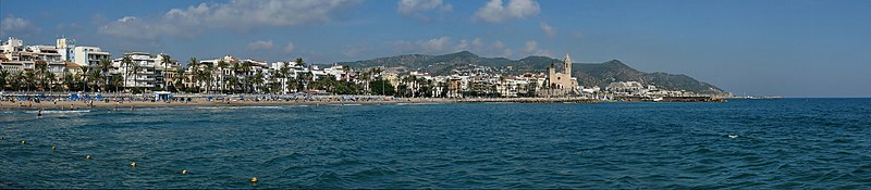 Fil:Panoramic view of Sitges from the breakwater.JPG