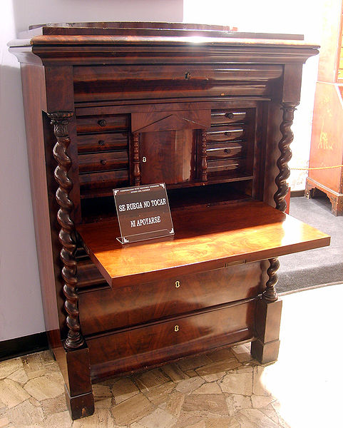 Fil:Chiffonier Museo Carmen.jpg