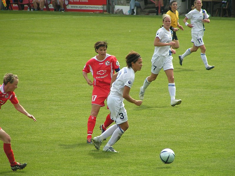 Fil:UEFA-Women's Cup Final 2005 at Potsdam 1.jpg