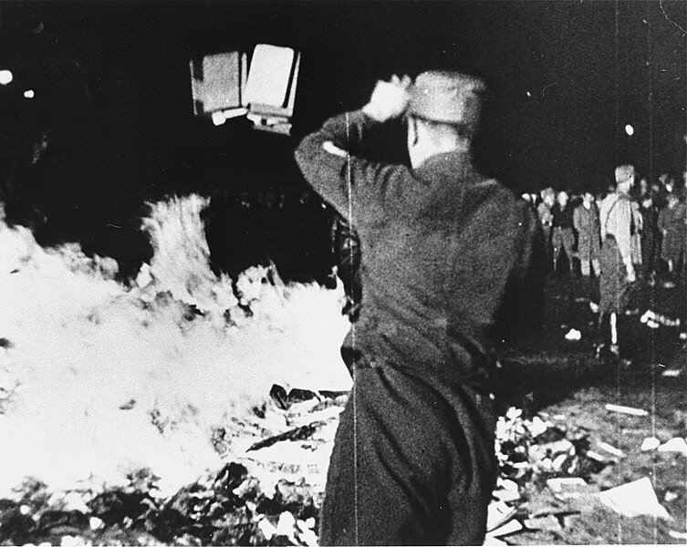 Fil:1933-may-10-berlin-book-burning.JPG