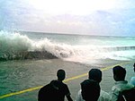 2004 Indian Ocean earthquake Maldives tsunami wave.jpg