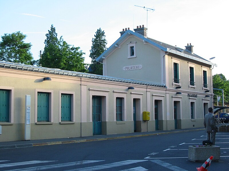 Fil:RER-B Palaiseau1.jpg