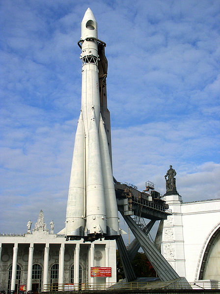 Fil:Russia-Moscow-VDNH-Rocket R-7-1.jpg