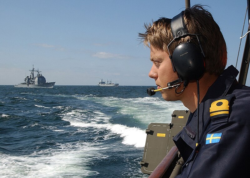 Fil:Swedish Navy Officer during BALTOPS 2003.jpg