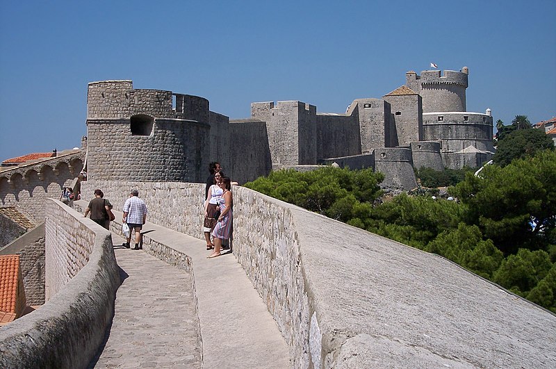 Fil:Walls of Dubrovnik.jpg