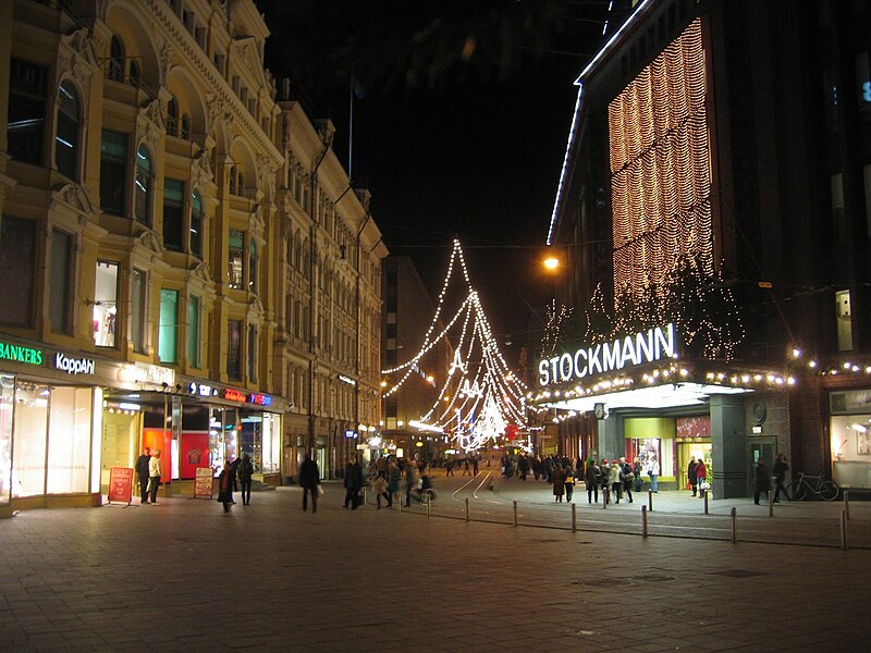 Fil:Helsinki Aleksanterinkatu.jpg