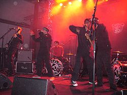 Teddybears på spelning i Stockholm 16 november 2006.