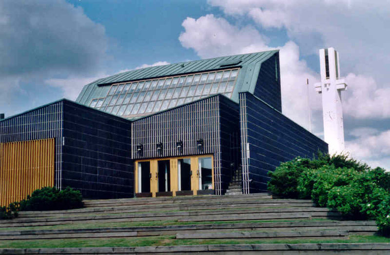 Fil:Alvar Aalto-centrum i Östermyra, sommaren 2003..jpg