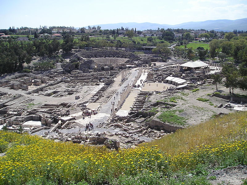 Fil:BetShe'an - view of archeological park from Tel Bet She'an.jpg