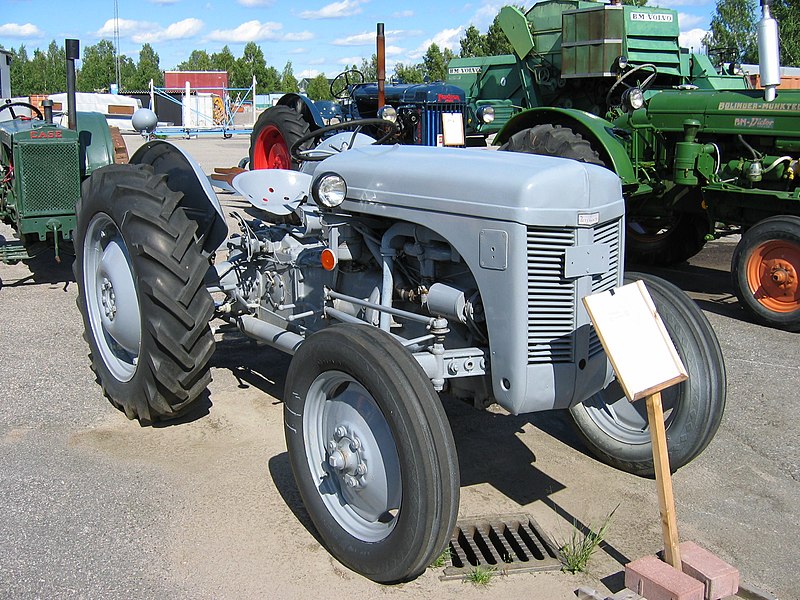 Fil:Gralle Traktor 12 juli 2005.jpg