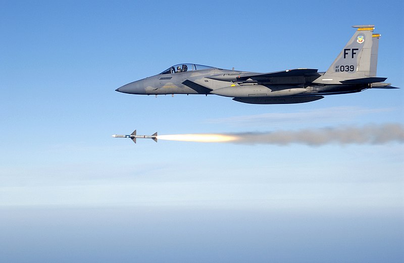 Fil:USAF F-15C fires AIM-7 Sparrow.jpg