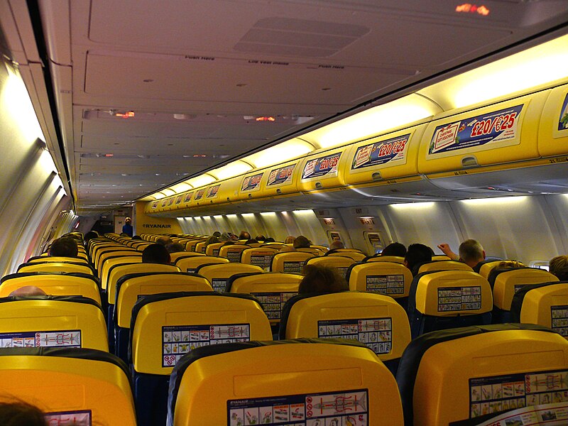 Fil:Ryanair B737-800 Cabin.jpg