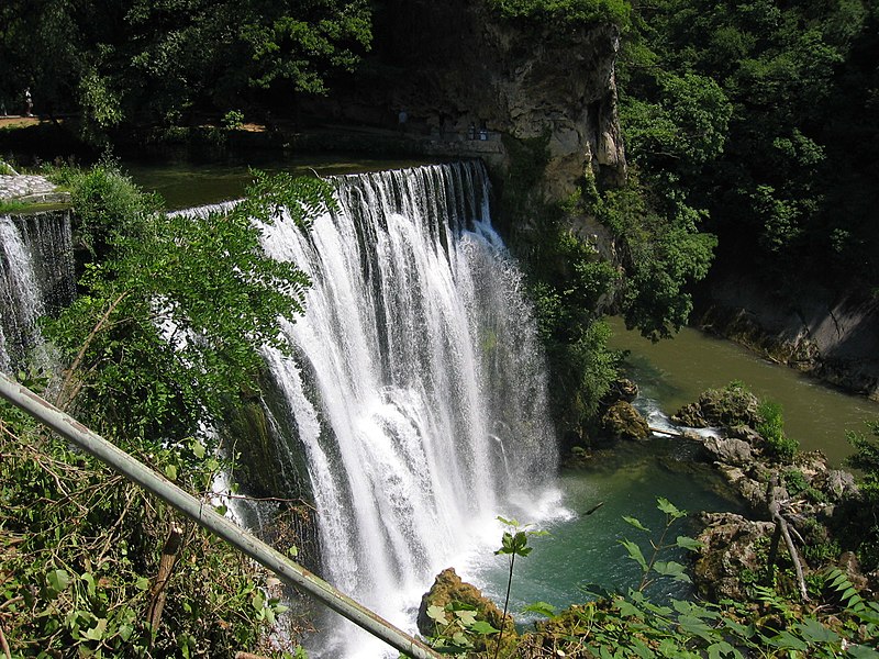 Fil:Waterfall in Jajce Bosnia.JPG