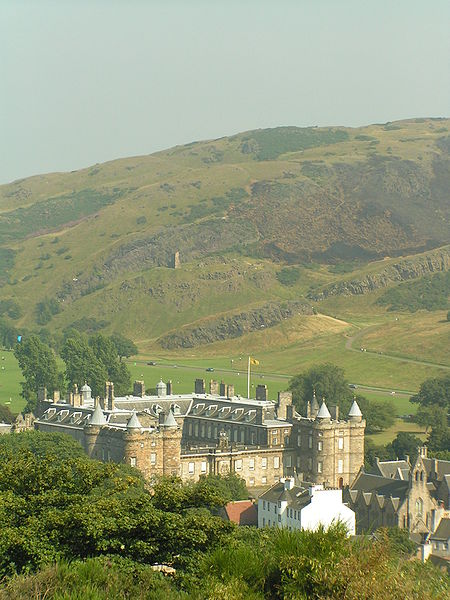 Fil:Holyrood Palace Edinburgh.jpg