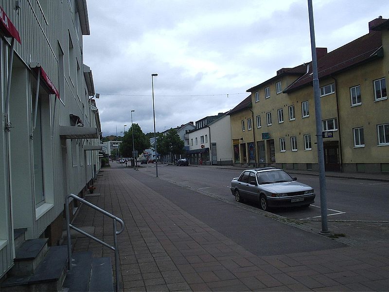 Fil:Ytterbyvägen i Kungälv, den 27 juni 2006.JPG